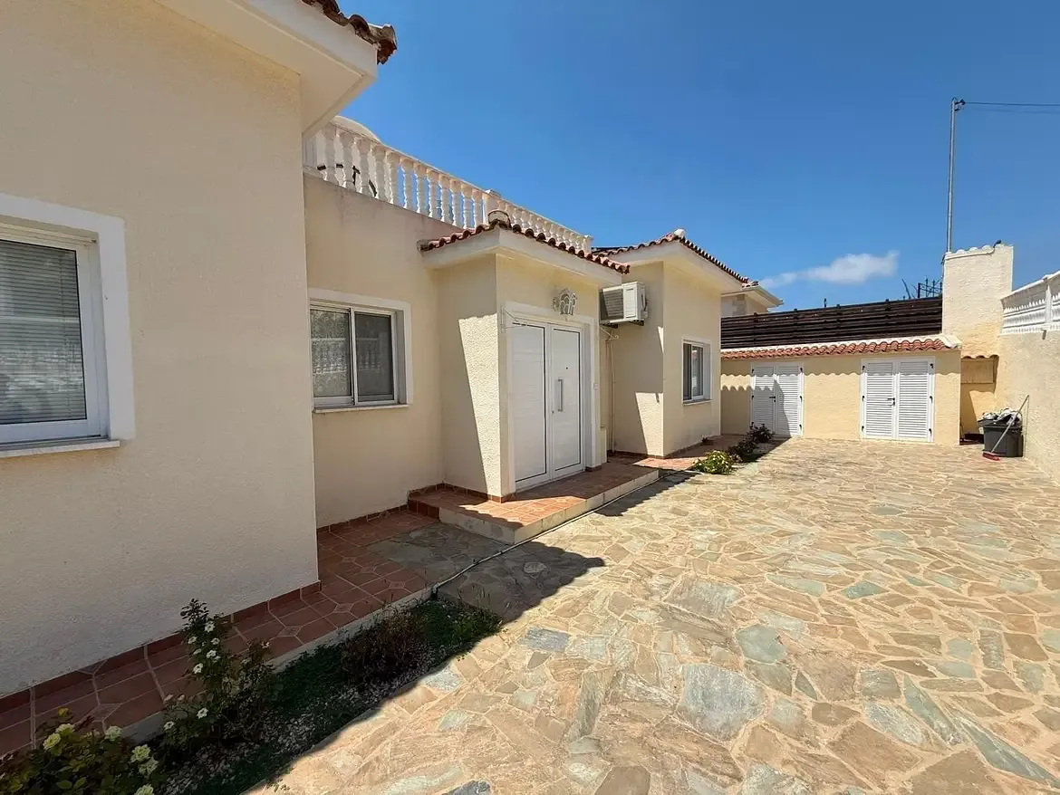 Bungalow z 3 sypialniami, prywatnym basenem i widokiem na morze do wynajęcia w Tala, Pafos