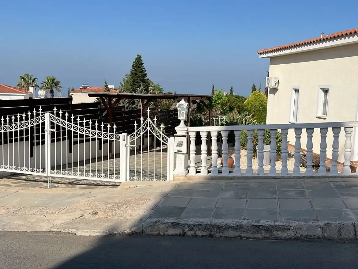 Bungalow z 3 sypialniami, prywatnym basenem i widokiem na morze do wynajęcia w Tala, Pafos