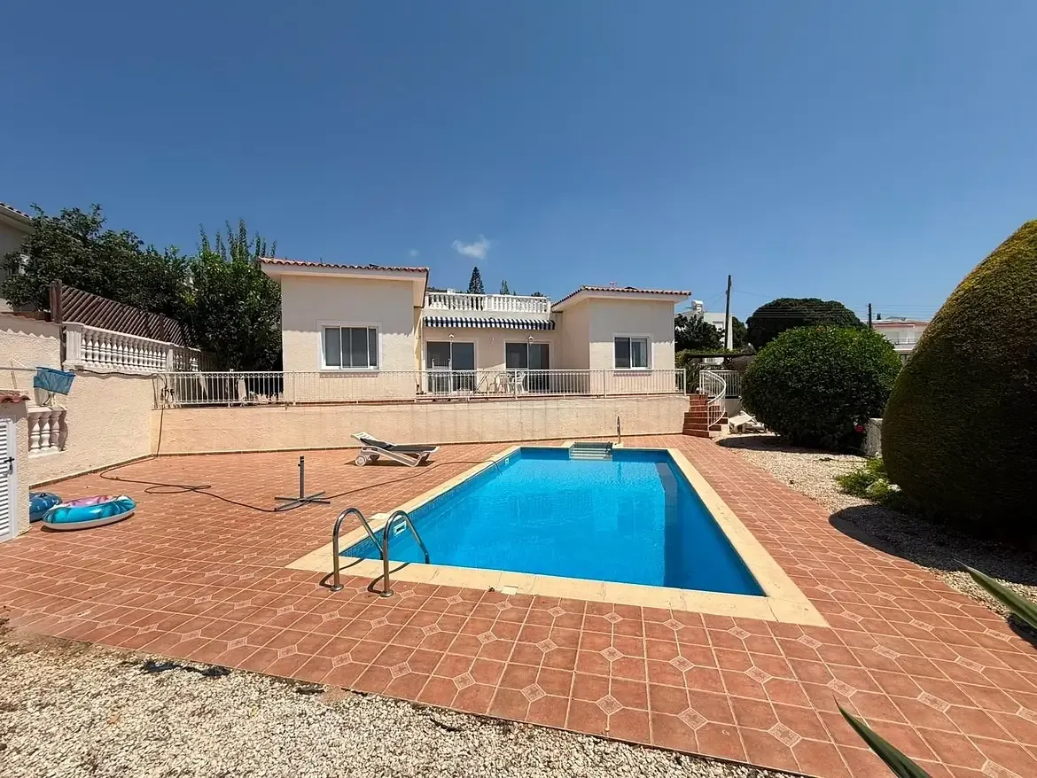 Bungalow z 3 sypialniami, prywatnym basenem i widokiem na morze do wynajęcia w Tala, Pafos