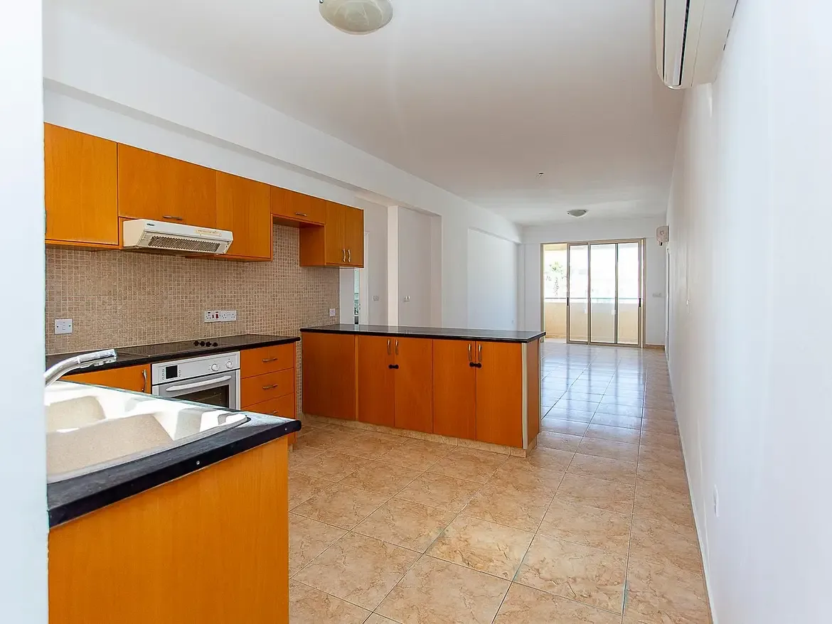 Apartament z 2 sypialniami i wspólnym basenem w Universal, Pafos